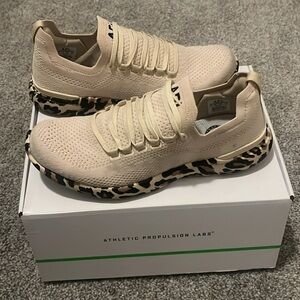 APL Techloom Breeze Leopard Size 8
